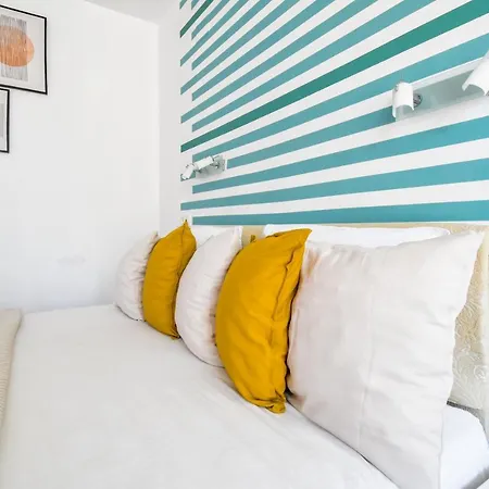 Apartament Modern - Meters Away From The