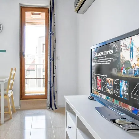 Modern - Meters Away From The * Πομόριε