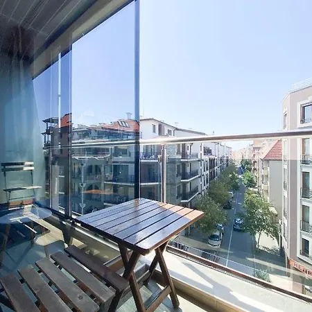 Modern - Meters Away From The * Πομόριε